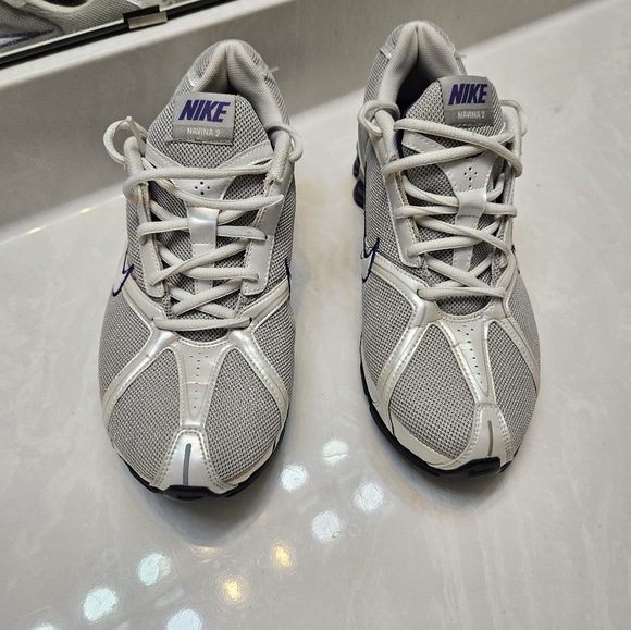 Nike Air Max Navina 2.Women's size 9.5Oyster and purpleGreat condition - Picture 3 of 6